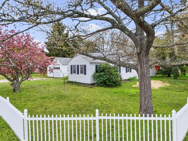 1 Gilbert Rd, Dennis, MA 02639