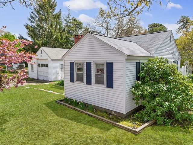 1 Gilbert Rd, Dennis, MA 02639