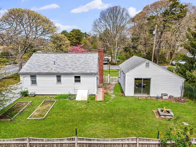 1 Gilbert Rd, Dennis, MA 02639