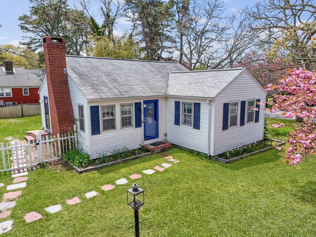 1 Gilbert Rd, Dennis, MA 02639