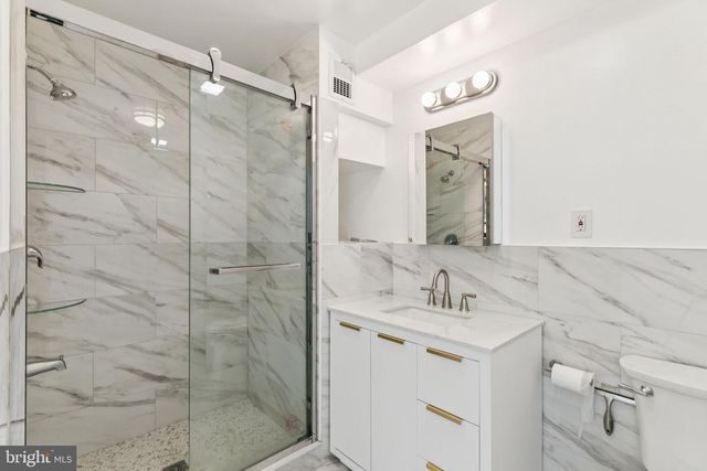 1006 S FRONT ST, Philadelphia, PA 19147