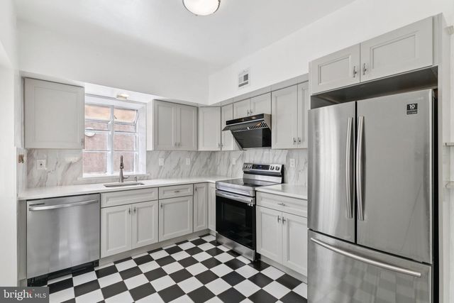 1006 S FRONT ST, Philadelphia, PA 19147