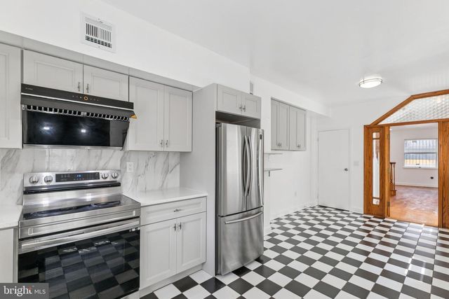 1006 S FRONT ST, Philadelphia, PA 19147