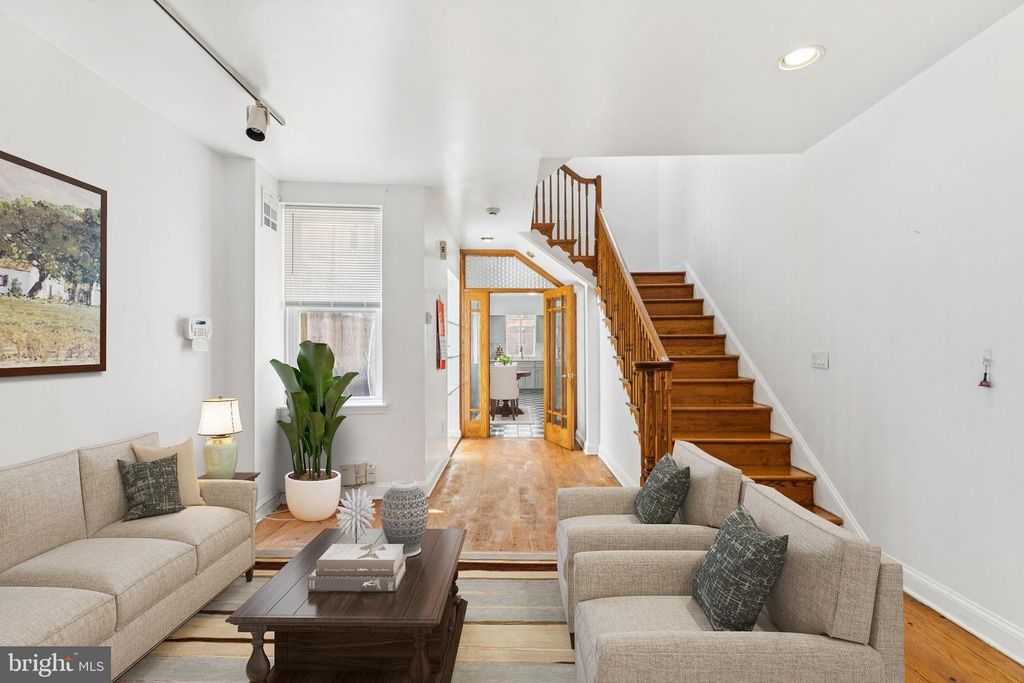 1006 S FRONT ST, Philadelphia, PA 19147