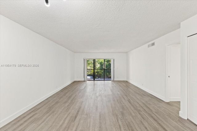 302 Lakeview Drive 203, Weston, FL 33326