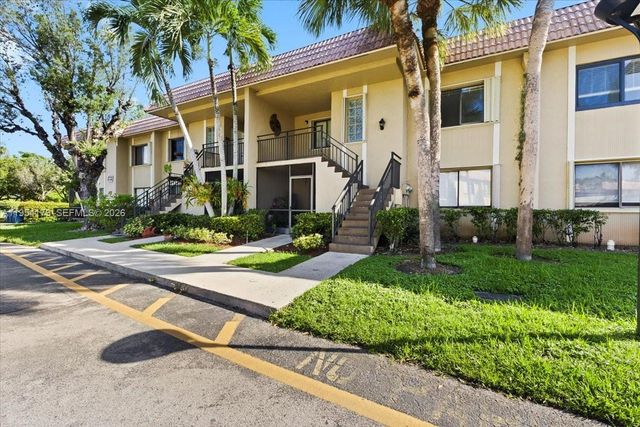 302 Lakeview Drive 203, Weston, FL 33326