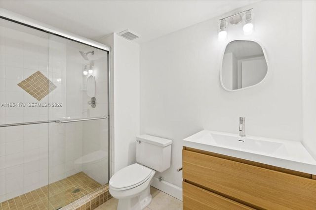 302 Lakeview Drive 203, Weston, FL 33326