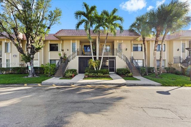 302 Lakeview Drive 203, Weston, FL 33326