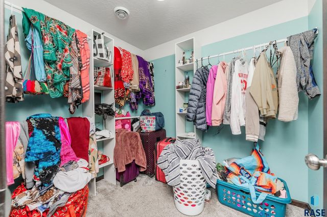 1304 N Archer Dr Drive, Sioux Falls, SD 57103