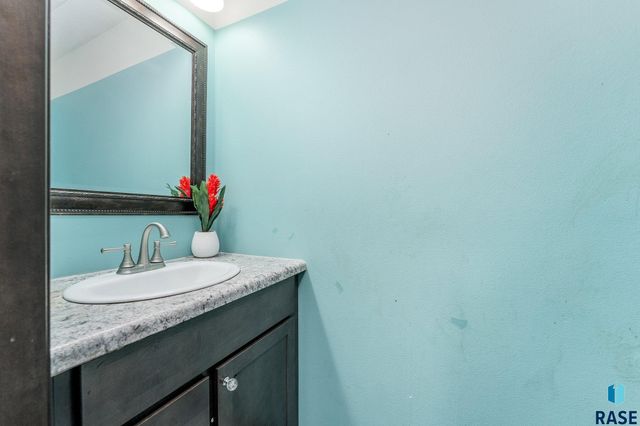 1304 N Archer Dr Drive, Sioux Falls, SD 57103