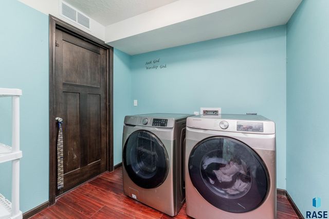 1304 N Archer Dr Drive, Sioux Falls, SD 57103