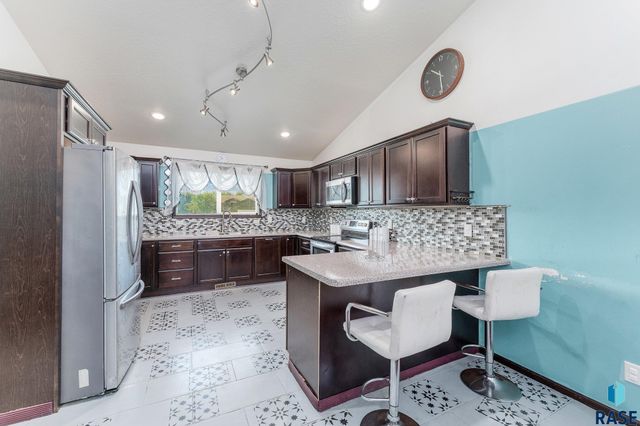 1304 N Archer Dr Drive, Sioux Falls, SD 57103