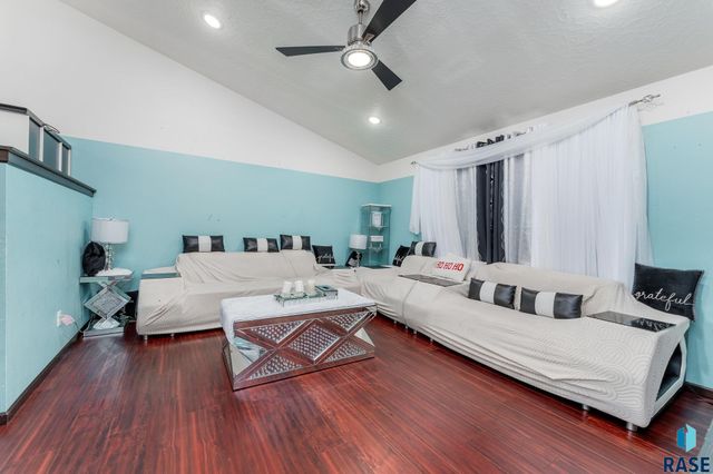 1304 N Archer Dr Drive, Sioux Falls, SD 57103