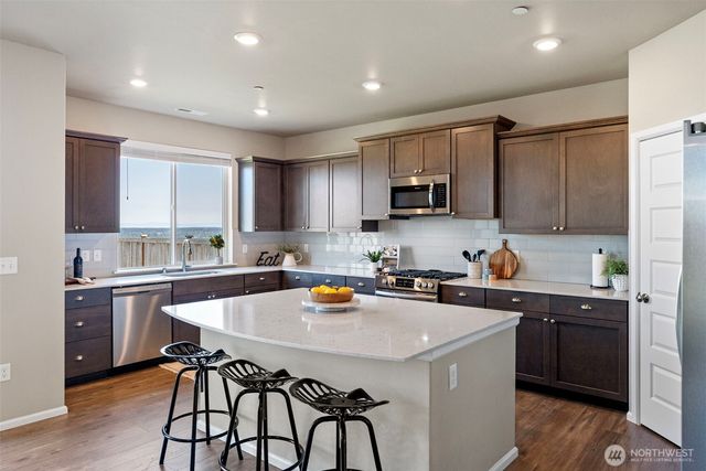 1379 Baker Heights Loop, Bremerton, WA 98312