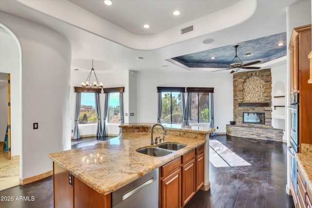 8746 E RUSSELL Street, Mesa, AZ 85207