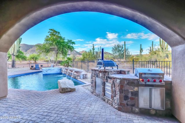 8746 E RUSSELL Street, Mesa, AZ 85207