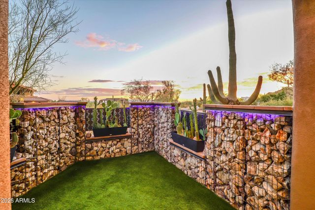 8746 E RUSSELL Street, Mesa, AZ 85207
