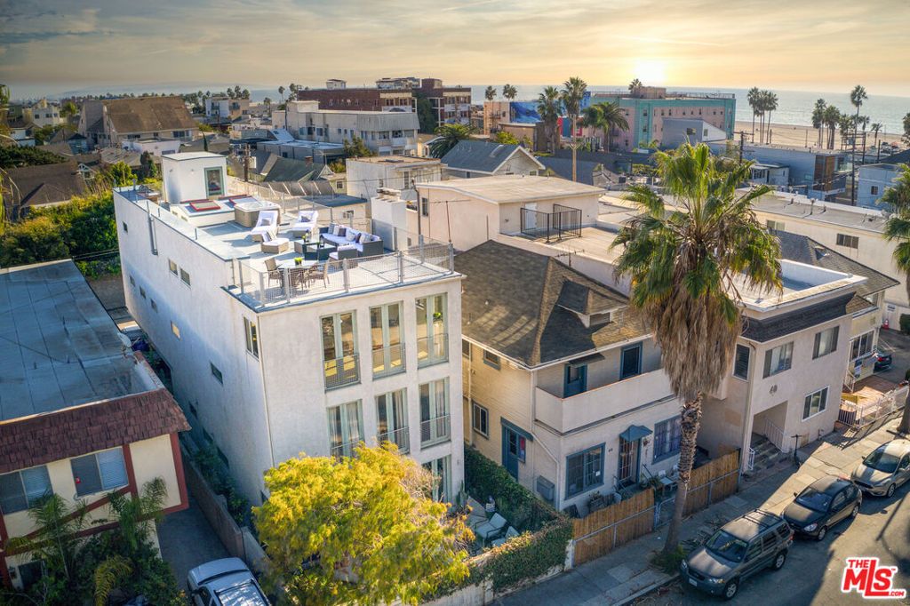 46 Rose Avenue, Los Angeles, CA 90291 — exterior