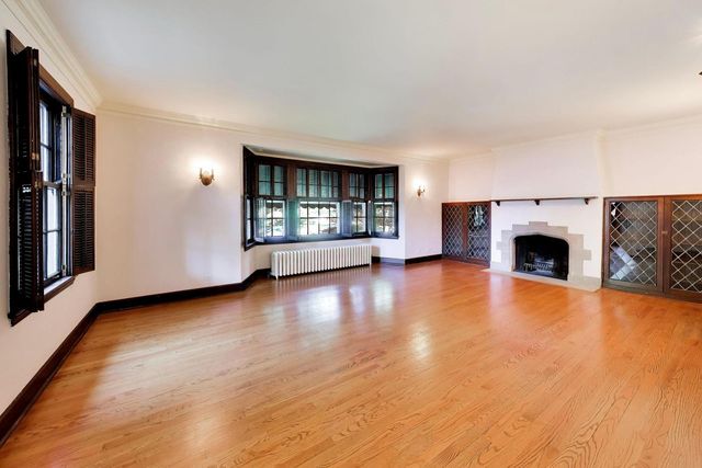 6933 N Oriole Avenue, Chicago, IL 60631