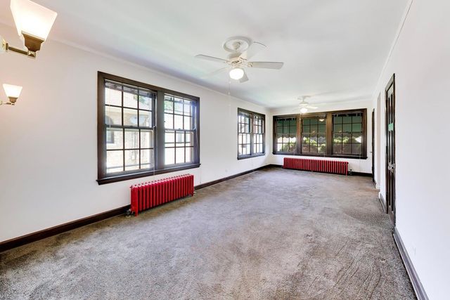 6933 N Oriole Avenue, Chicago, IL 60631