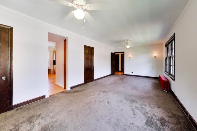 6933 N Oriole Avenue, Chicago, IL 60631