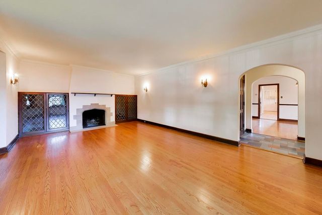 6933 N Oriole Avenue, Chicago, IL 60631