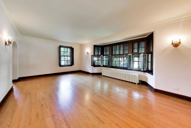 6933 N Oriole Avenue, Chicago, IL 60631
