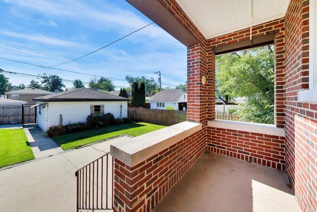 6933 N Oriole Avenue, Chicago, IL 60631