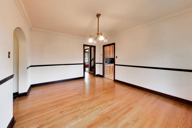6933 N Oriole Avenue, Chicago, IL 60631