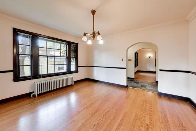 6933 N Oriole Avenue, Chicago, IL 60631