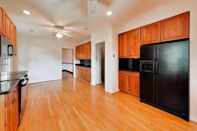 6933 N Oriole Avenue, Chicago, IL 60631