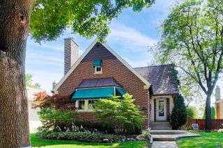 6933 N Oriole Avenue, Chicago, IL 60631