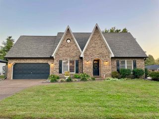 8699 Frontier Drive, Newburgh, IN 47630