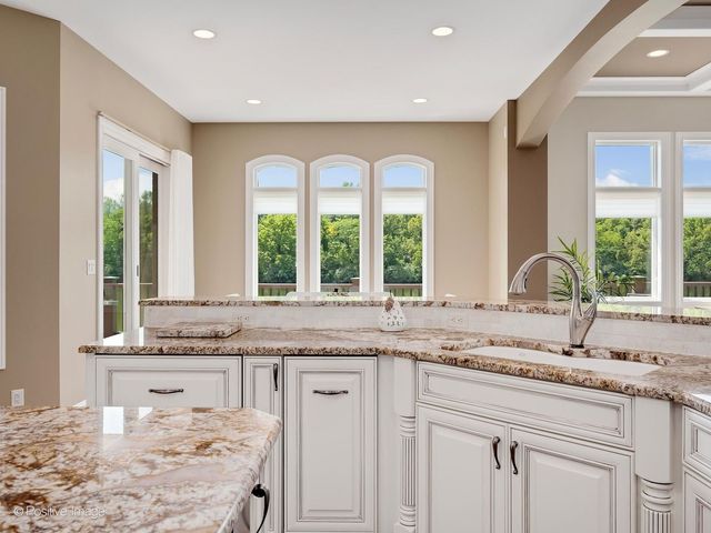 335 Edgewater Drive, Morris, IL 60450