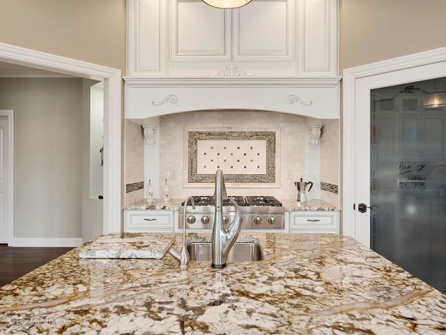 335 Edgewater Drive, Morris, IL 60450