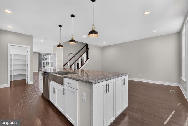 42244 GRAVES MOUNTAIN TER, Chantilly, VA 20152