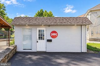 854 1/2 MONTGOMERY AVE, Narberth, PA 19072