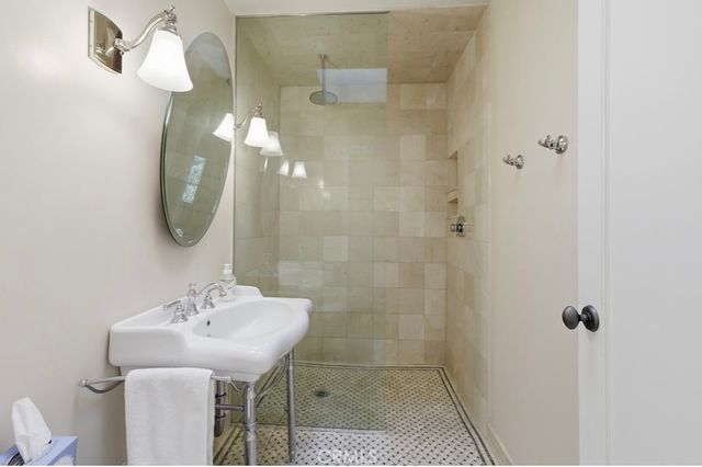 3111 Hollyridge Drive, Los Angeles, CA 90068