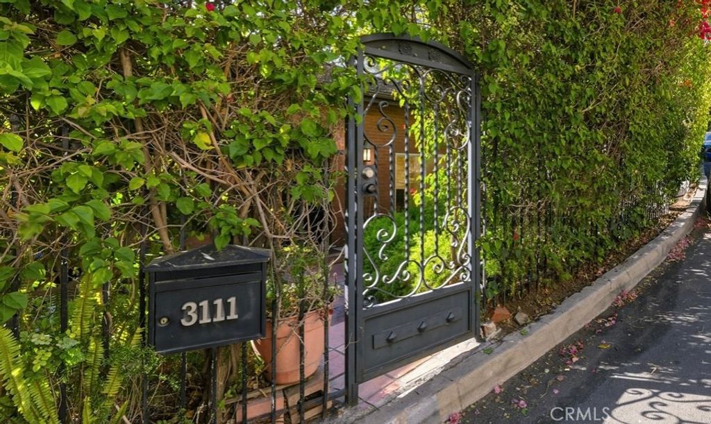 3111 Hollyridge Drive, Los Angeles, CA 90068
