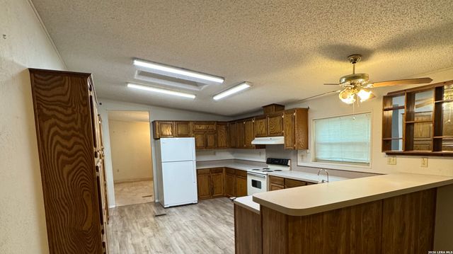 264 County Road 5633, Castroville, TX 78009