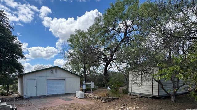 264 County Road 5633, Castroville, TX 78009