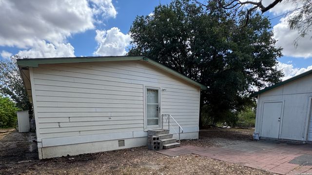 264 County Road 5633, Castroville, TX 78009