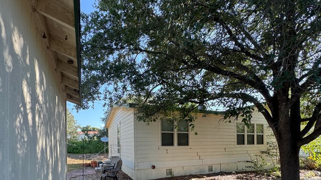264 County Road 5633, Castroville, TX 78009