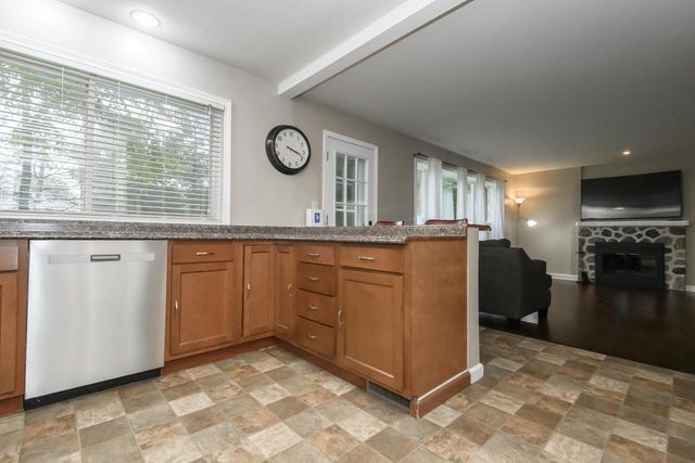 3260 S 124th STREET, West Allis, WI 53227