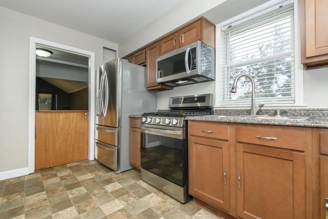 3260 S 124th STREET, West Allis, WI 53227
