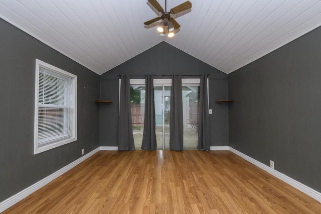 3260 S 124th STREET, West Allis, WI 53227
