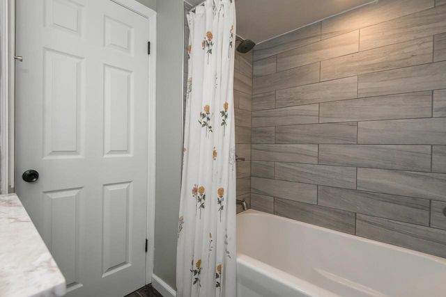 3260 S 124th STREET, West Allis, WI 53227