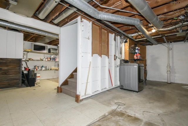 3260 S 124th STREET, West Allis, WI 53227