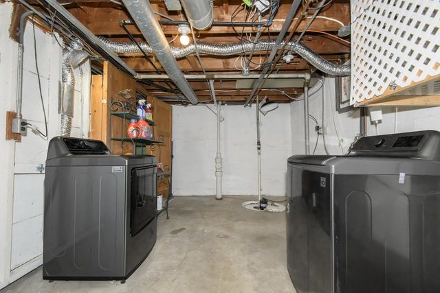 3260 S 124th STREET, West Allis, WI 53227