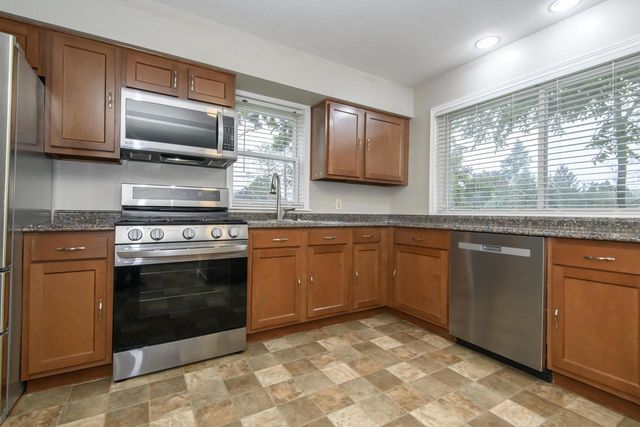 3260 S 124th STREET, West Allis, WI 53227